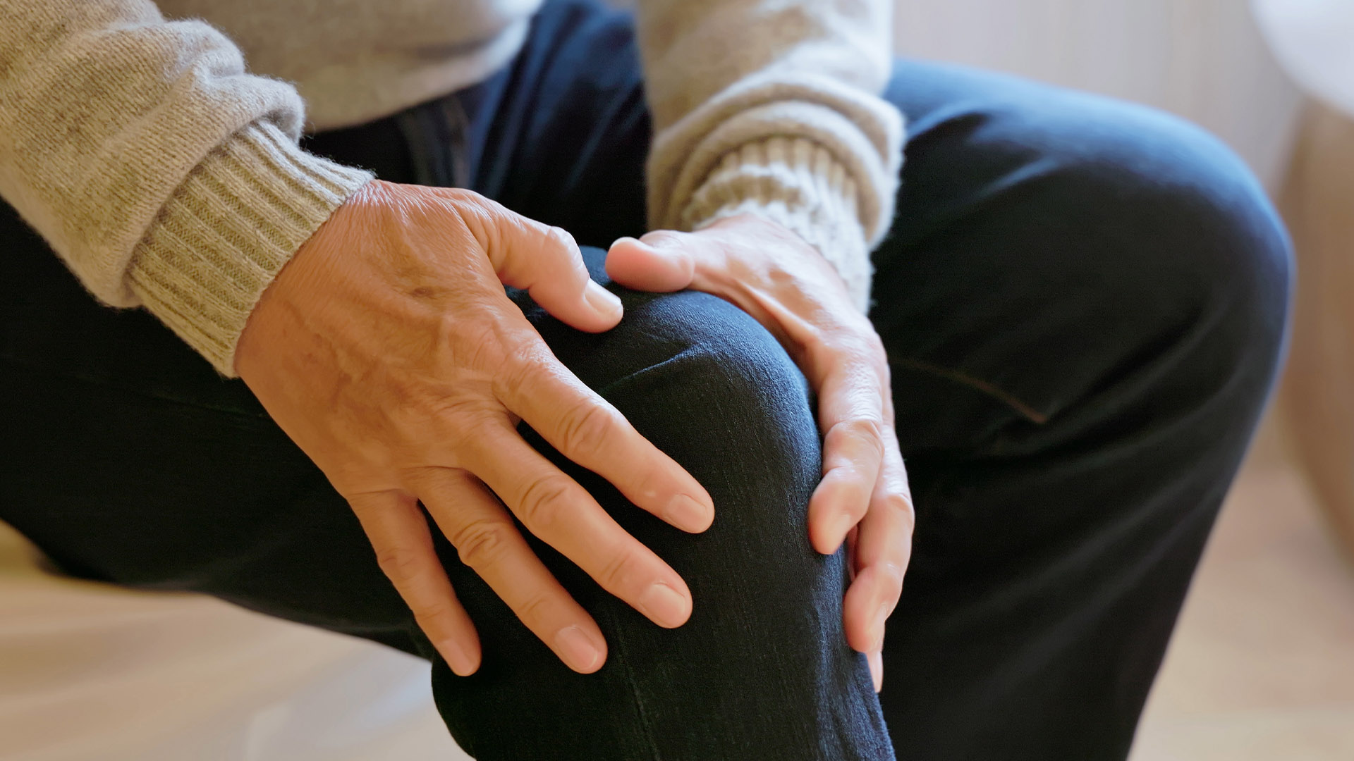 Natural Relief for Knee Pain Using Acupuncture and Holistic Therapies